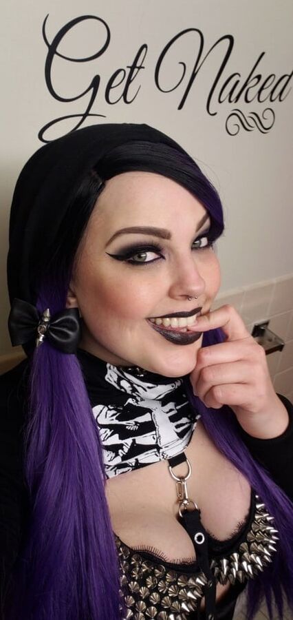 Metal Chicks &amp; Goth Beauties