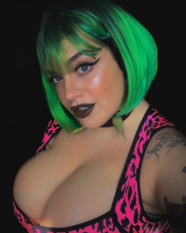 Metal Chicks &amp; Goth Beauties