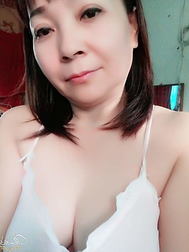 Gadis cantik di rumah