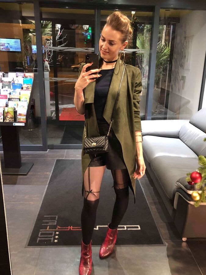 Todays Wank Target...Hot Nylon Pussy Babe