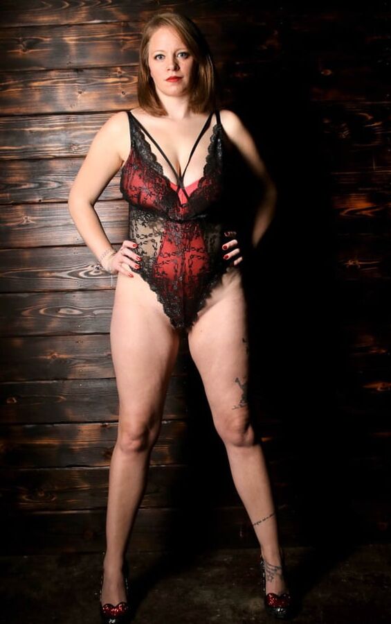 Sexy as fuck Chunky Ginger MILF Slut