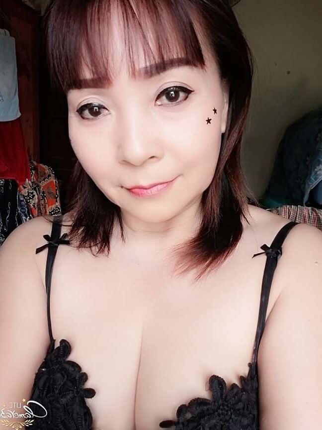 Gadis cantik di rumah