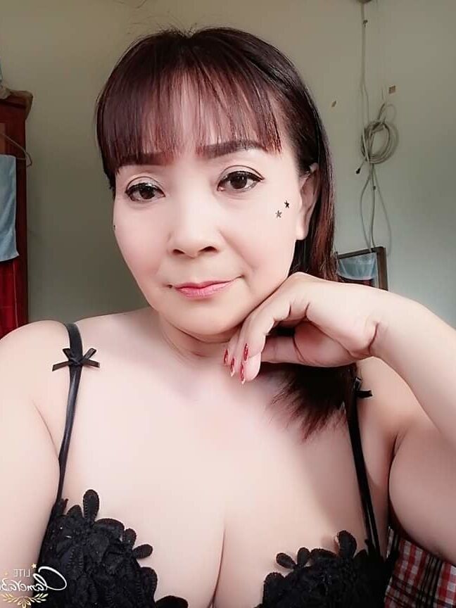 Gadis cantik di rumah
