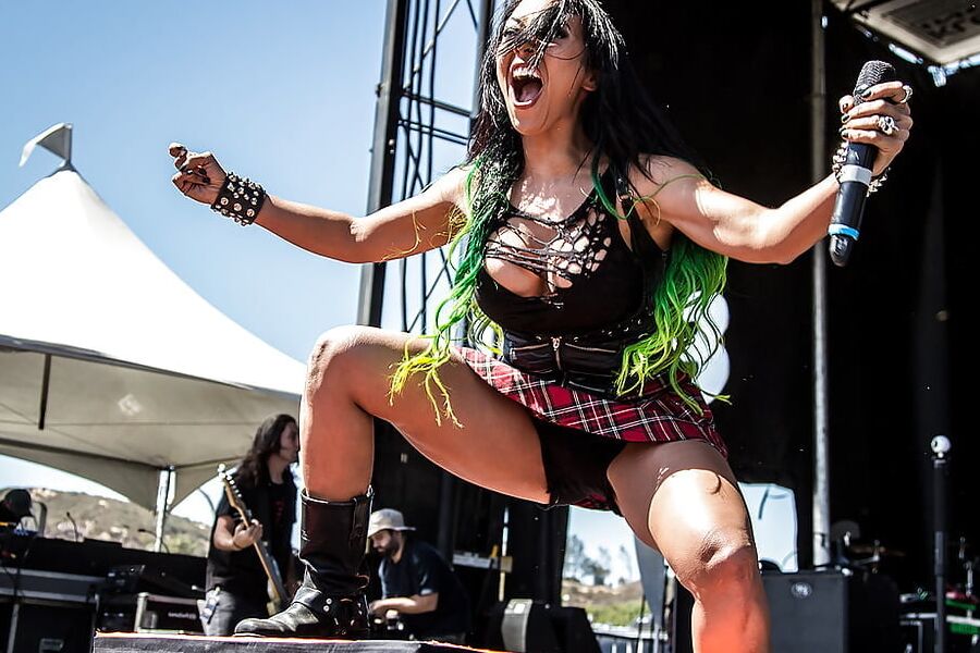 Metal Chicks &amp; Goth Beauties