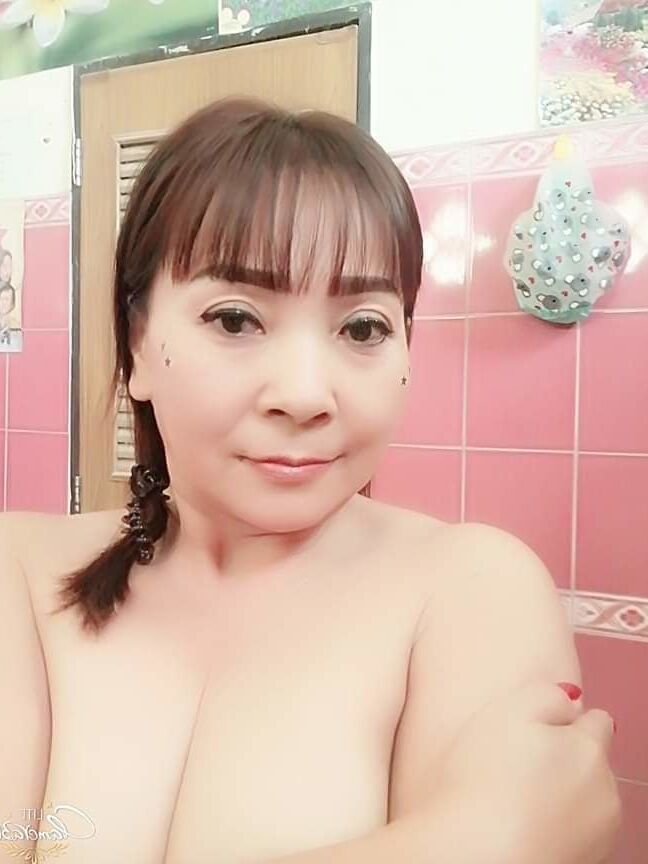 Gadis cantik di rumah