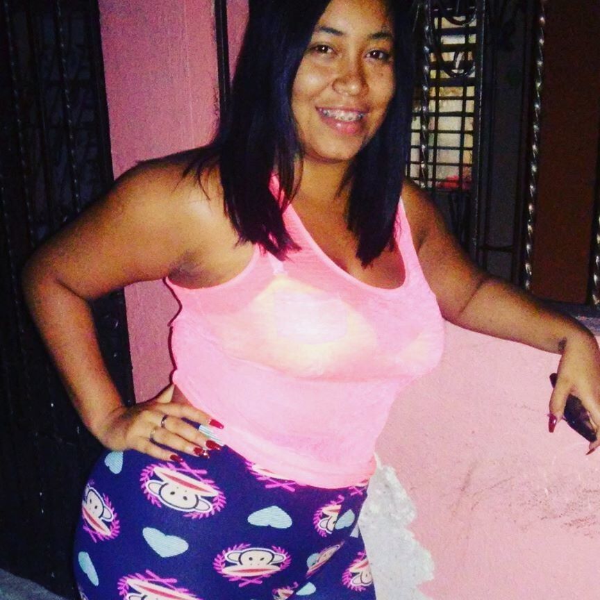 Hookahsmoking MILF LATINA Oneidy