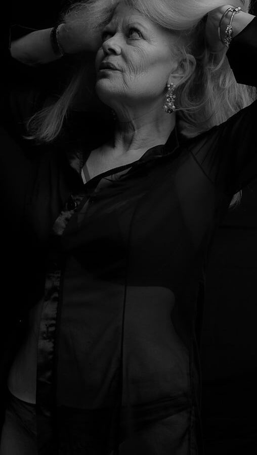 Sexy as fuck GILF Slut