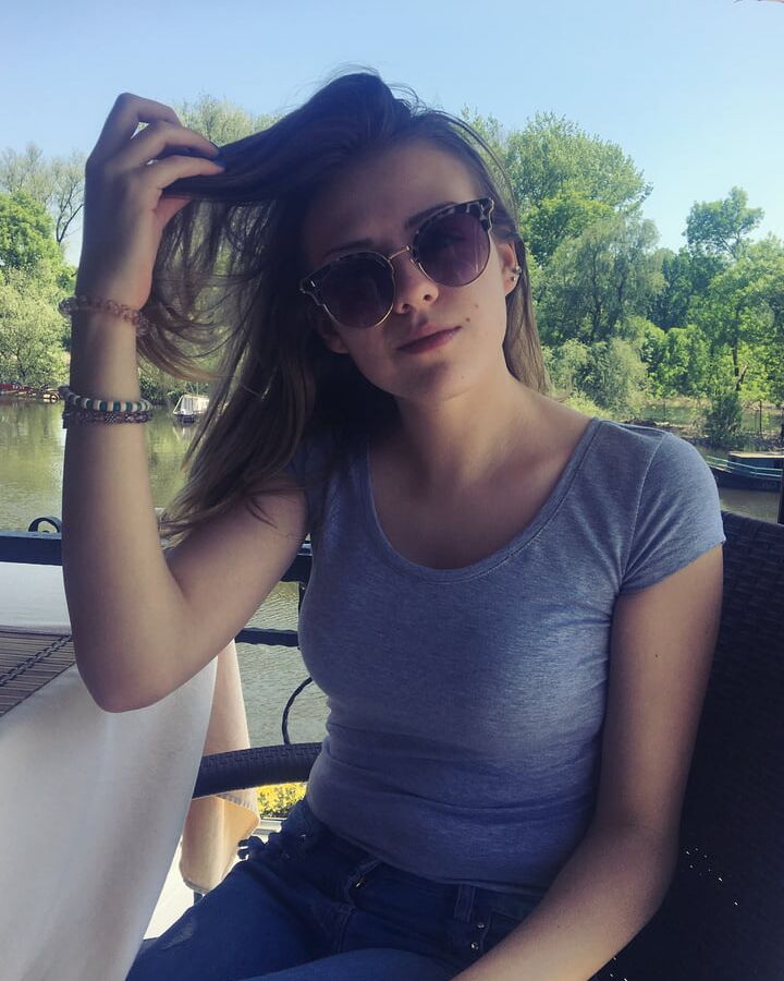 Milica slatka ukrucuje kurceve jako