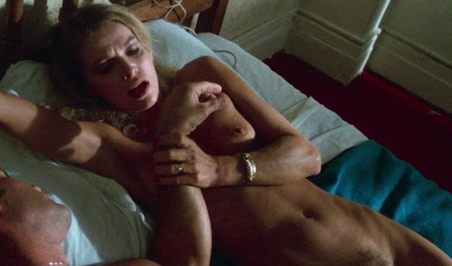Nude Scene Mix (Showin Her Pussy on Screen)