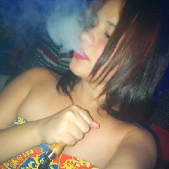 Hookahsmoking MILF LATINA Oneidy