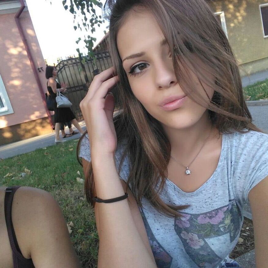 Milica slatka ukrucuje kurceve jako