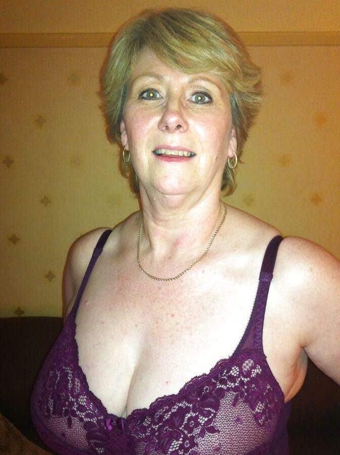 Milfs - Posing