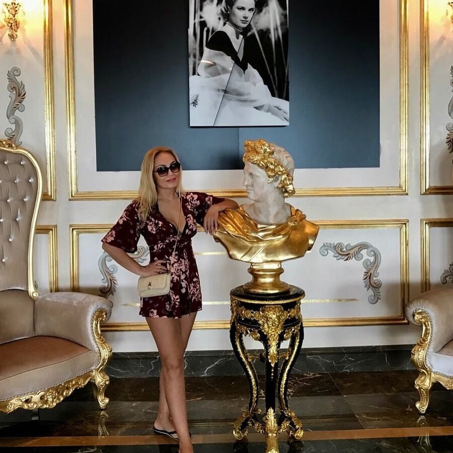 Beautiful sexy blonde milf