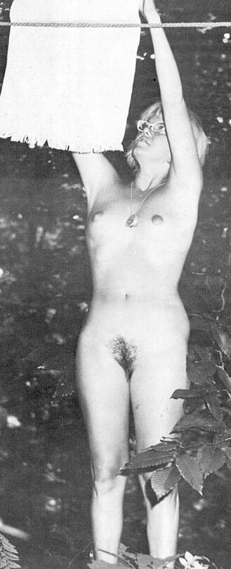 MAGAZINE - Naked &amp; Unashamed &;S