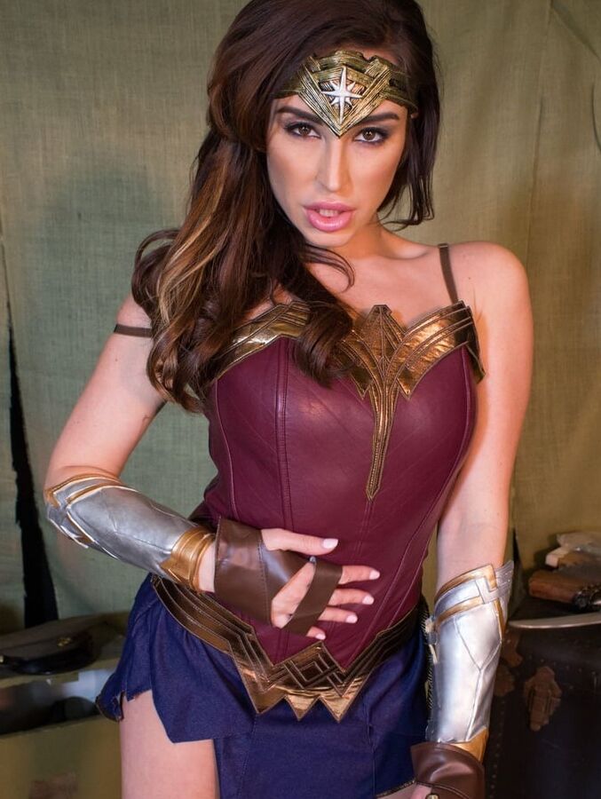 Christiana Cinn: Finest Pics