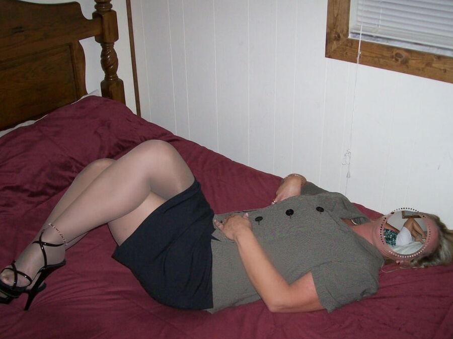 HOT WIFE IN PANTYHOSE
