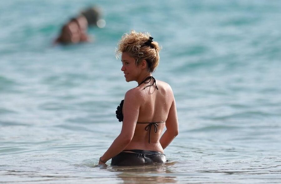 Shakira&;s thongs