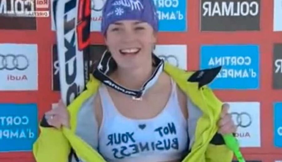 Skiing Girls