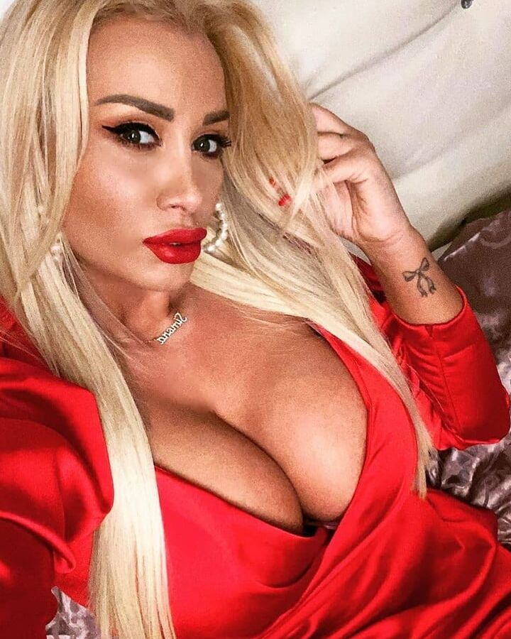 Elena - Serbian MILF Sex Bomb