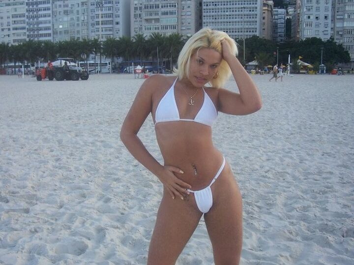 All types of women in the beach .