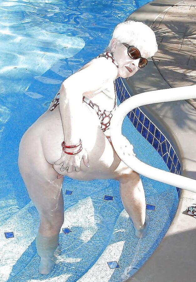 DEEP ANAL MATURE