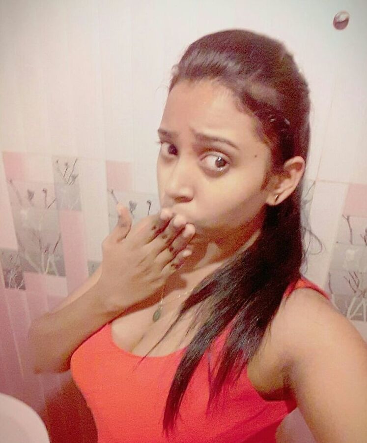 Hot srilankan girl nude selfies in bathroom