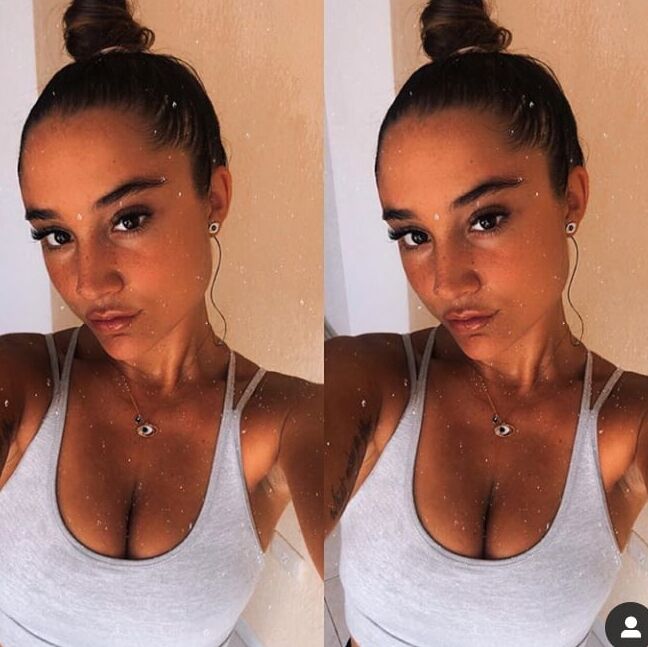 Paloma Mnhs  Bikini neighbor