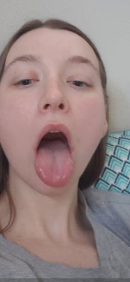 Sexy babe sucking cock