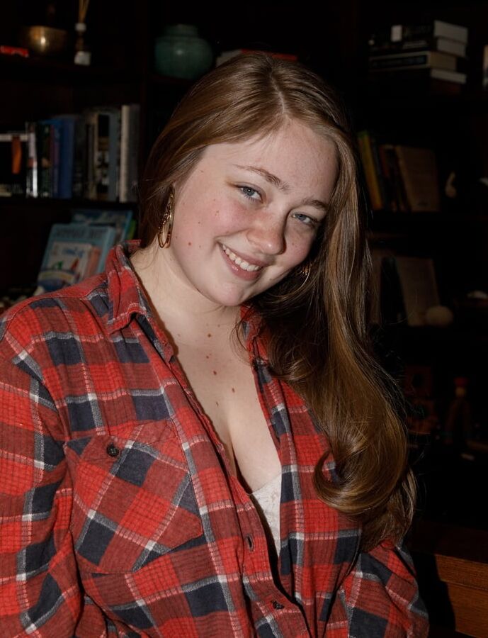 Sexy Curvy Redhead Rose
