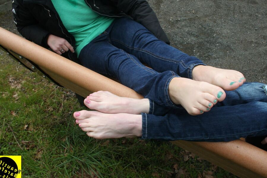 Beautiful Bare Foot Girls