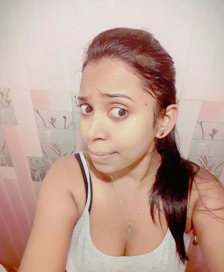 Hot srilankan girl nude selfies in bathroom