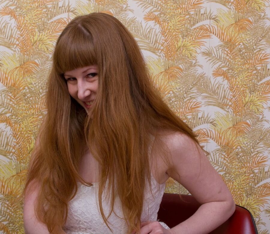 Hairy Redhead Chloe - Whire Dress Red Chair