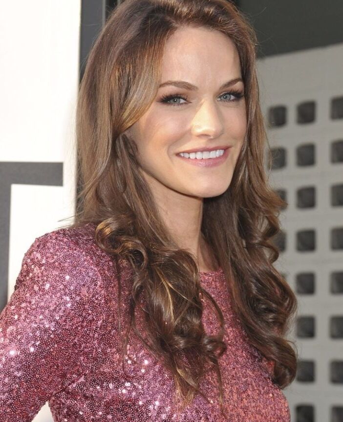 Kelly Overton sexy