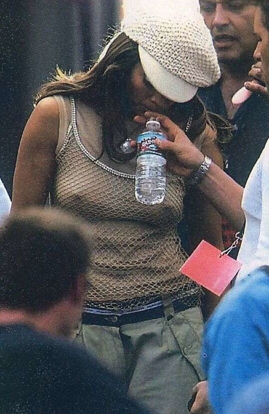 jennfer lopez nipple