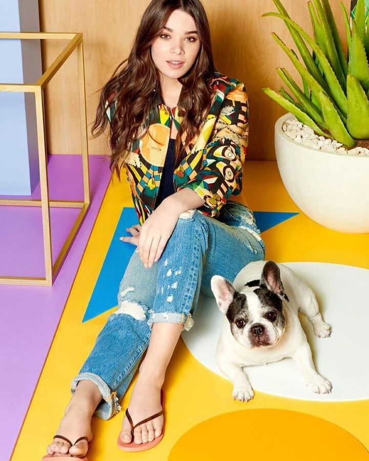 Hailee Steinfeld feet