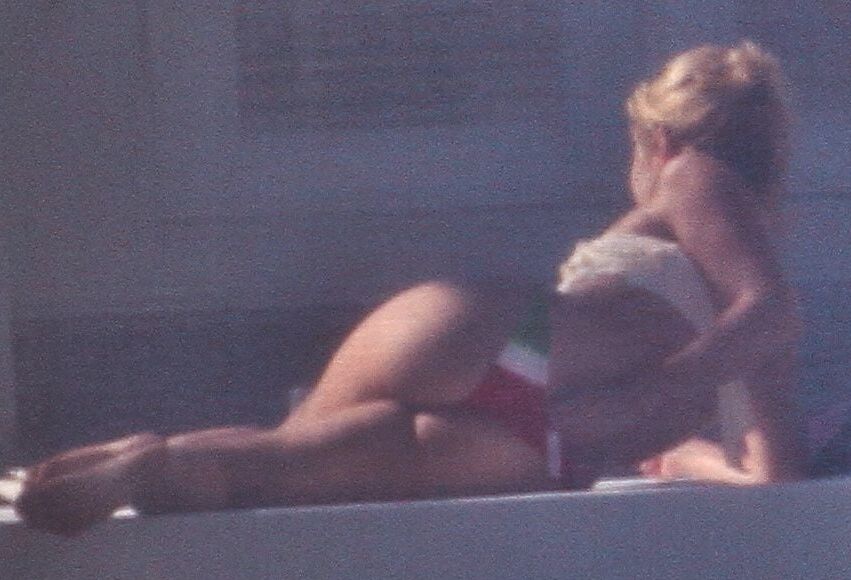 Shakira&;s thongs