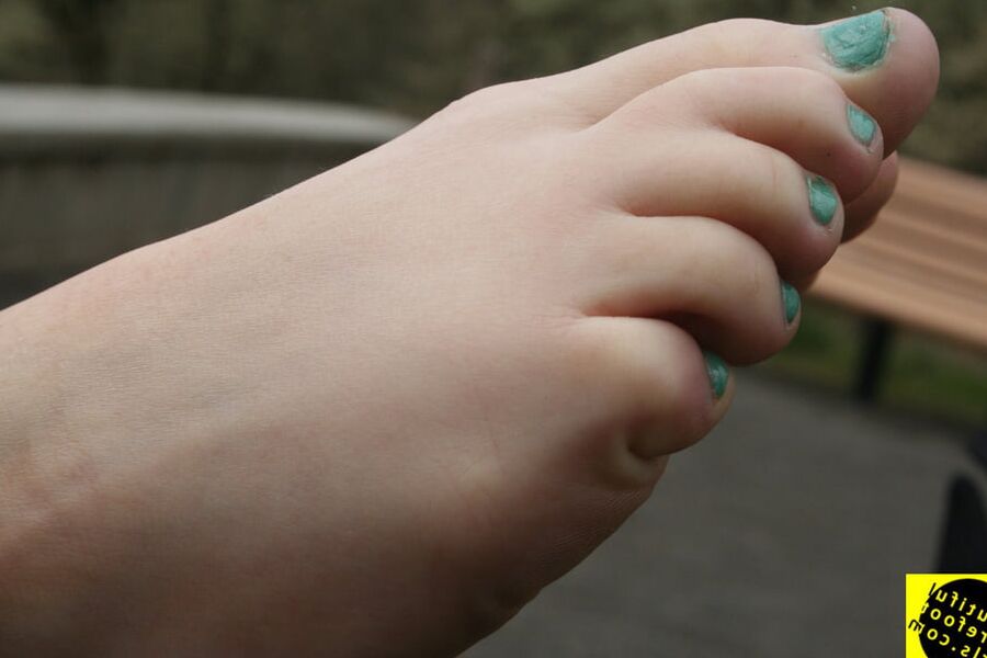 Beautiful Bare Foot Girls