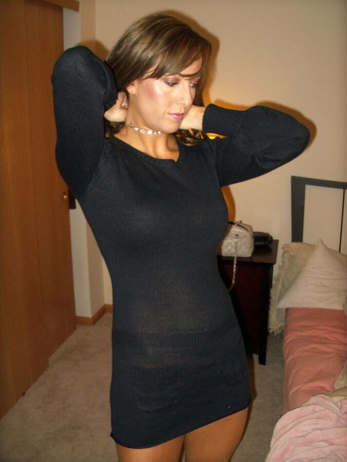 Exposed - Wife poses topless