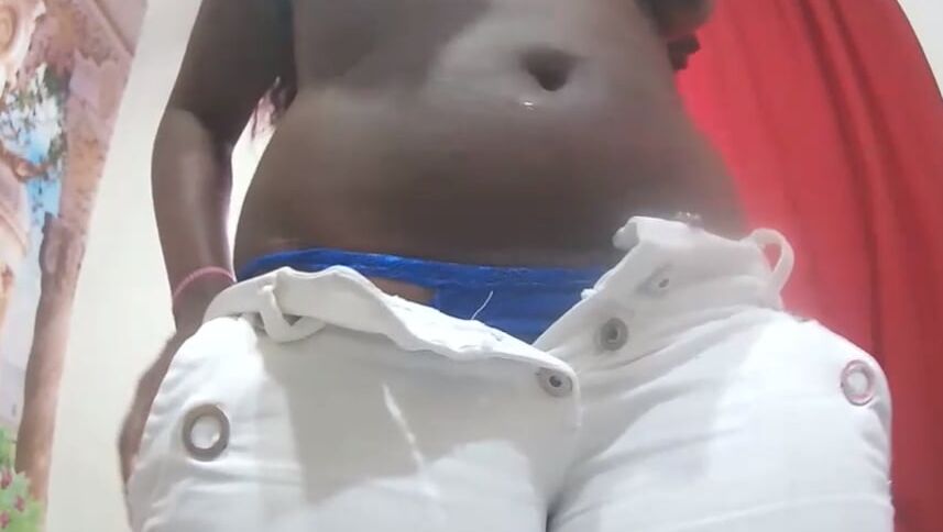 More sexy bellies and then some
