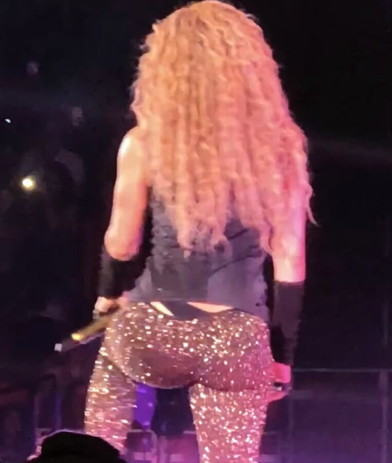 Shakira&;s thongs