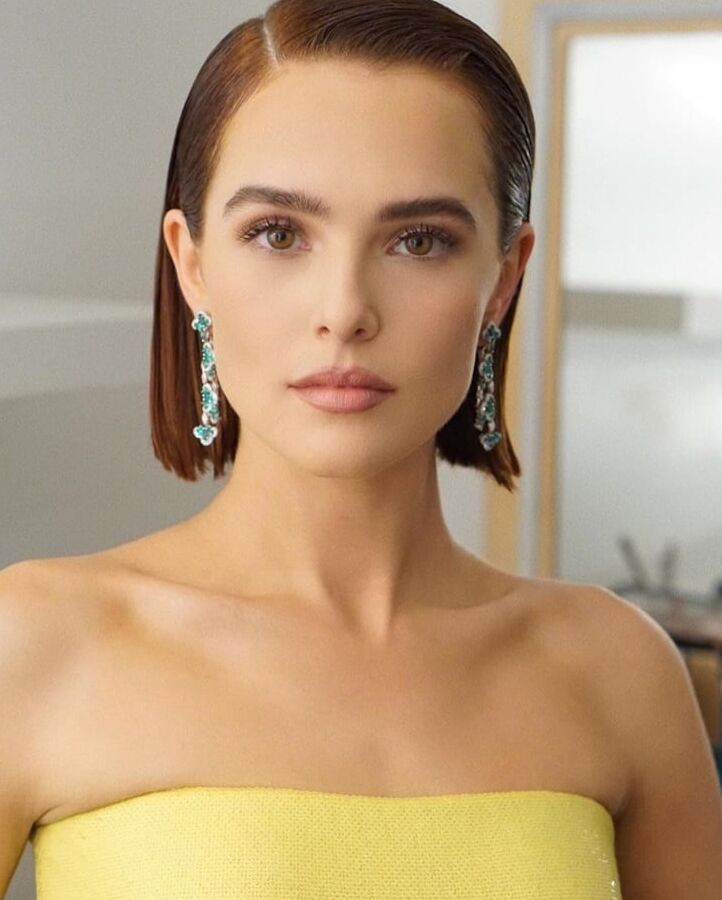 Zoey Deutch