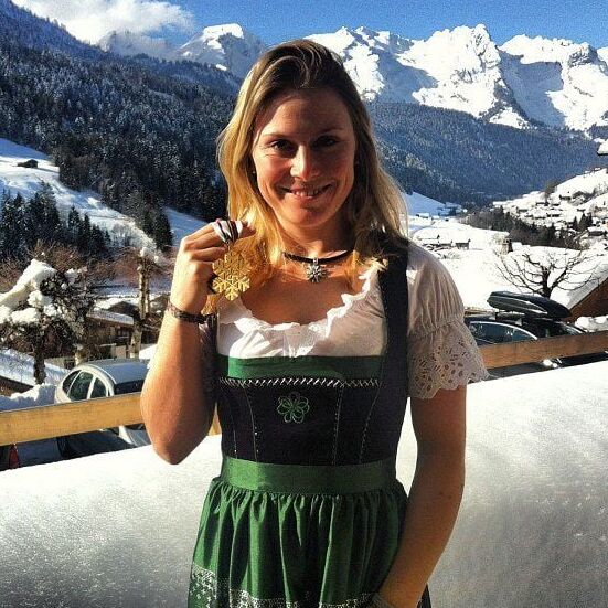 Skiing Girls