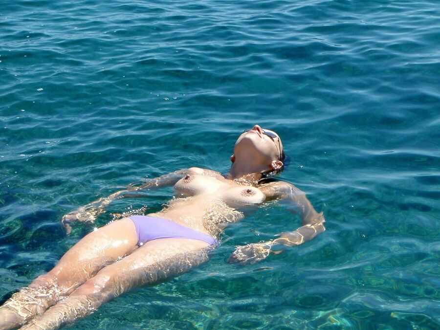Holiday Vacantion Couple Voyeur Public Nudity Big Boobs Biki