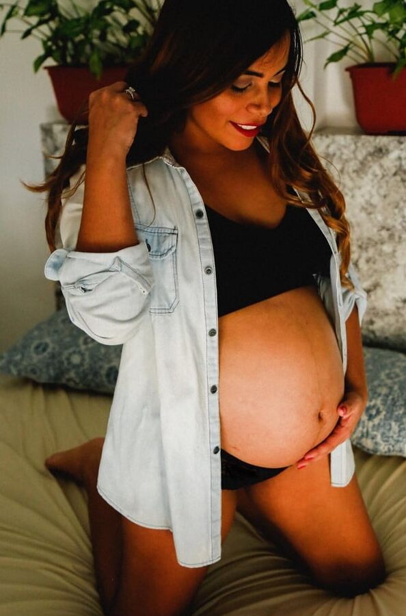 Pregnant nude sexy