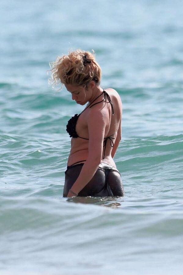 Shakira&;s thongs