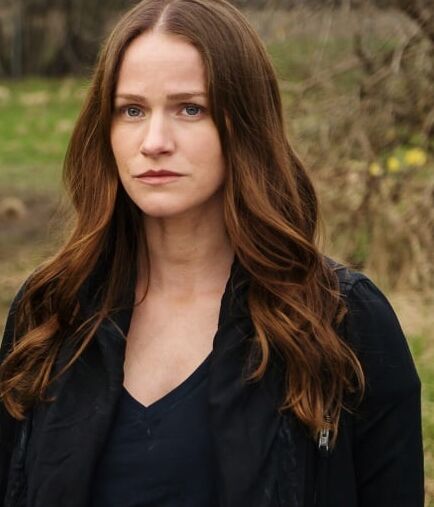 Kelly Overton sexy