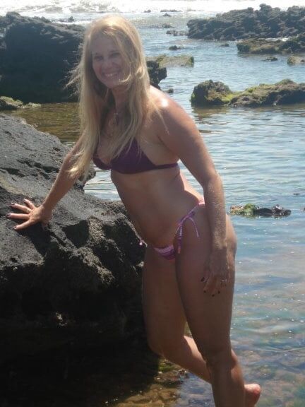 All types of women in the beach .