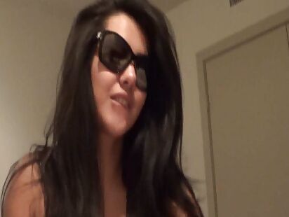 Sexy babe sucking cock