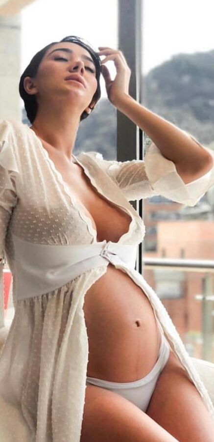 Pregnant nude sexy