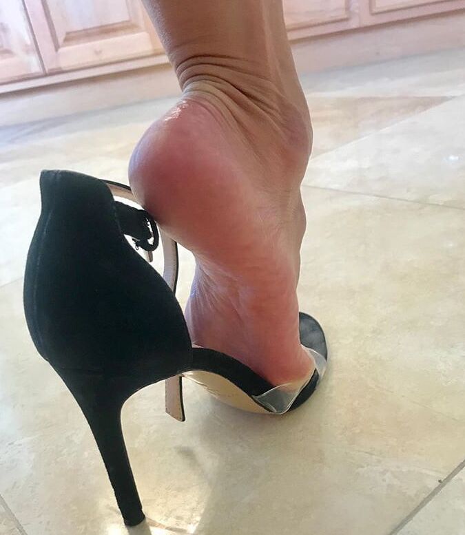Beautiful Asian Feet and Legs